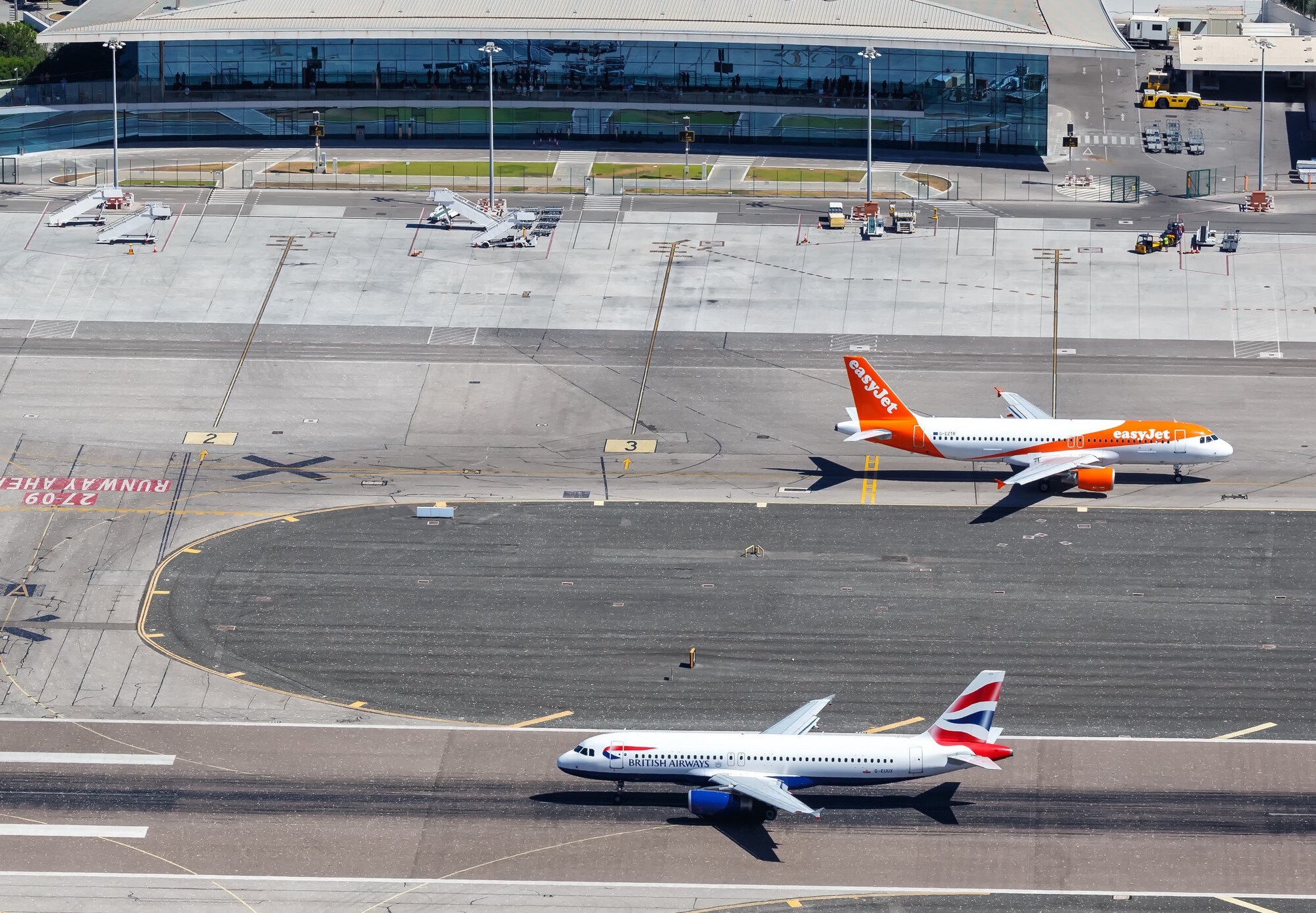 British Airways and easyJet battle to recruit pilots at Gatwick